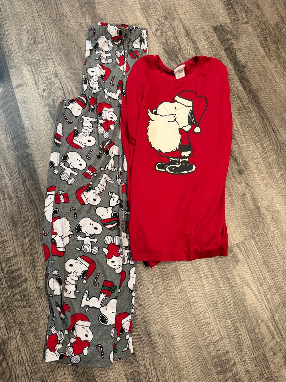 munki munki Red & Gray Snoopy Santa Women's Pajama Set